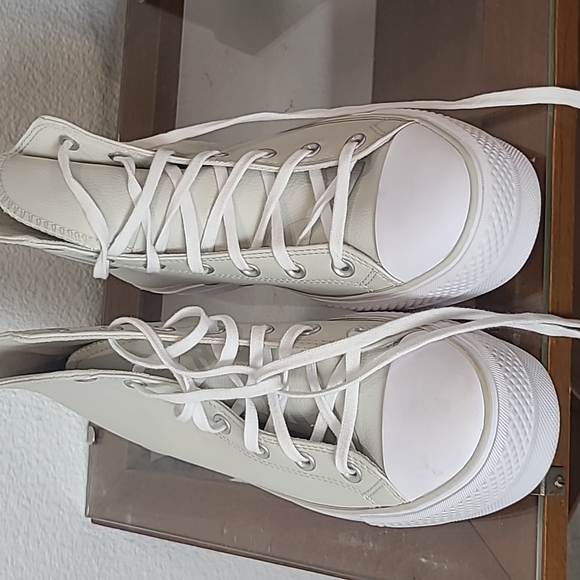 NIB Converse cream leather high top platform sneakers size 10 - Picture 11 of 13